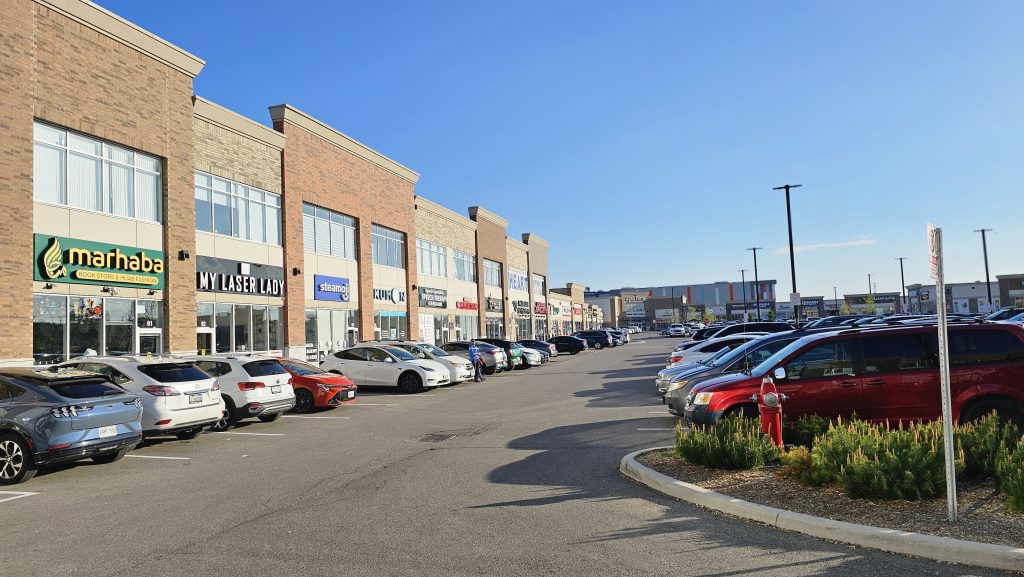 Ridgeway Plaza restaurants and shopping center