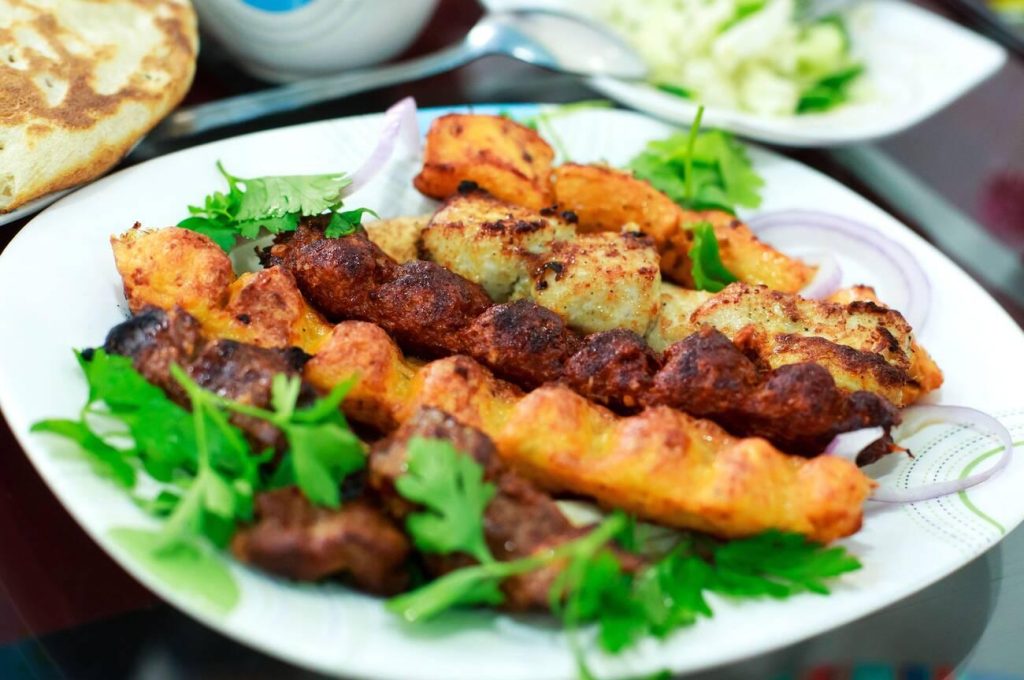 Five Afghan kebabs whith parsley