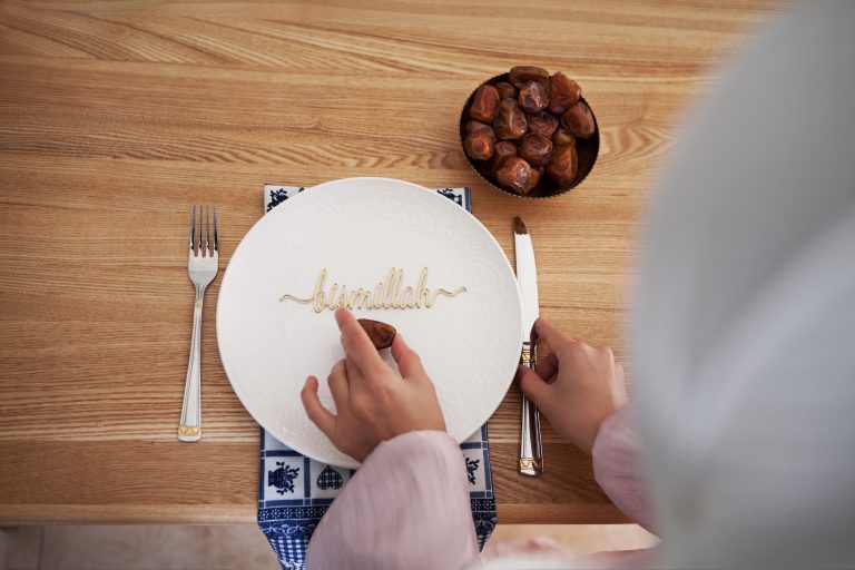 Do You Need to Say Bismillah Before Eating? Islamic Food Etiquette Explained