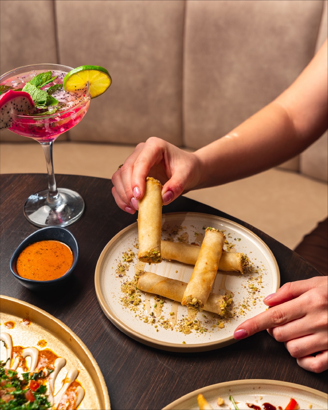 ELLA Restaurant & Lounge